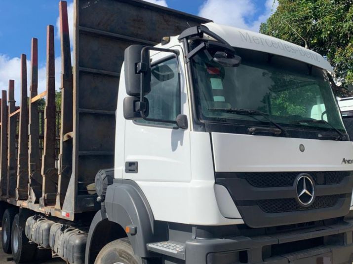 CAMINHÃO PLATAFORMA M.BENZ AXOR 3344 2017/18 - (VT) 2018 CAMINHÃO PLATAFORMA M.BENZ AXOR 3344 2017/18 - (VT) 2018