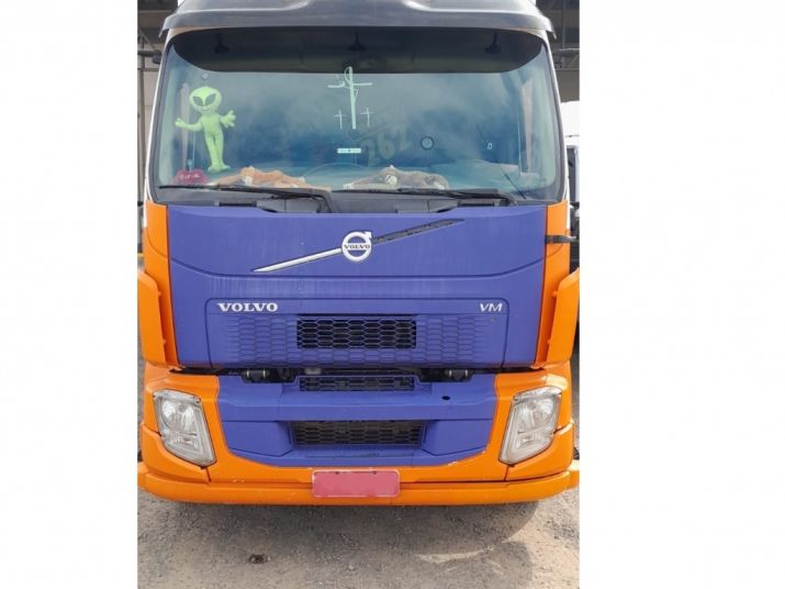 CAMINHÃO VOLVO VM 330 8X2R 2015/2015 - VT ( 7190) 2015 CAMINHÃO VOLVO VM 330 8X2R 2015/2015 - VT ( 7190) 2015